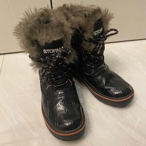 Girls Snowboots Black and Pink Waterproof